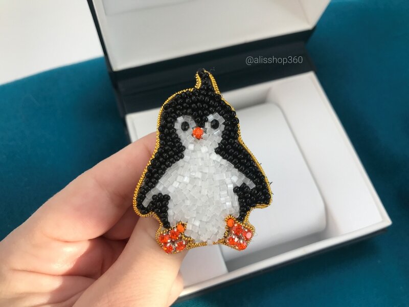 Брошь "Пингвин" из бисера