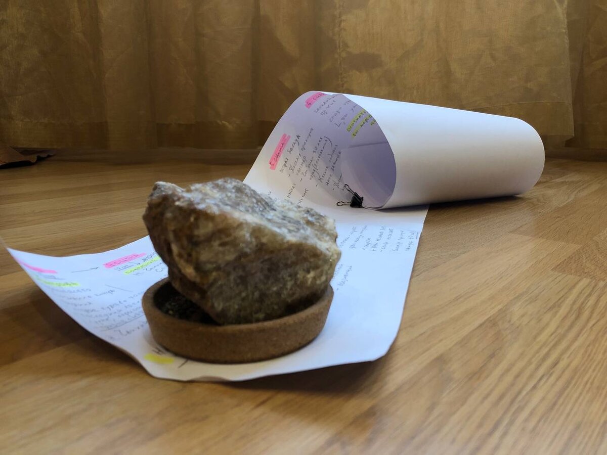 Это очень увлекательно - продумывать сцены, заполнять листы и подклеивать их в свиток