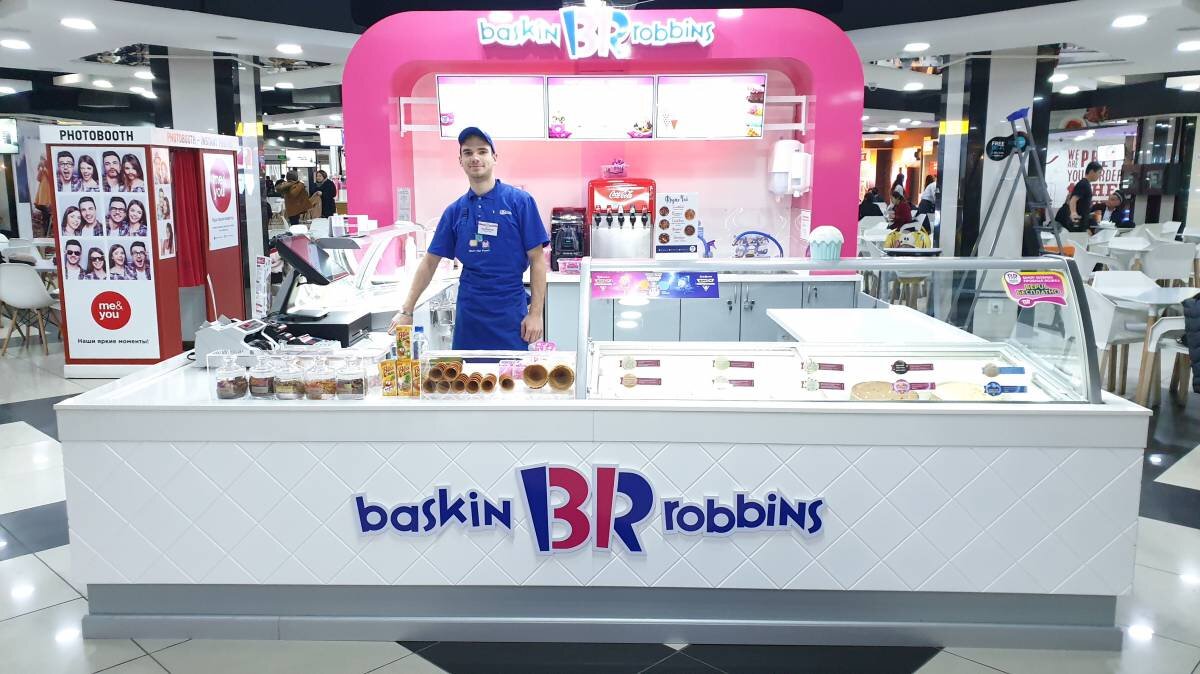 Согласно легенде, термин "аромат" или "вкус" был придуман физиками, которые шли на обед и проходили мимо кафетерия "Baskin Robbins": там как раз рекламировали мороженое с 31 вкусом...