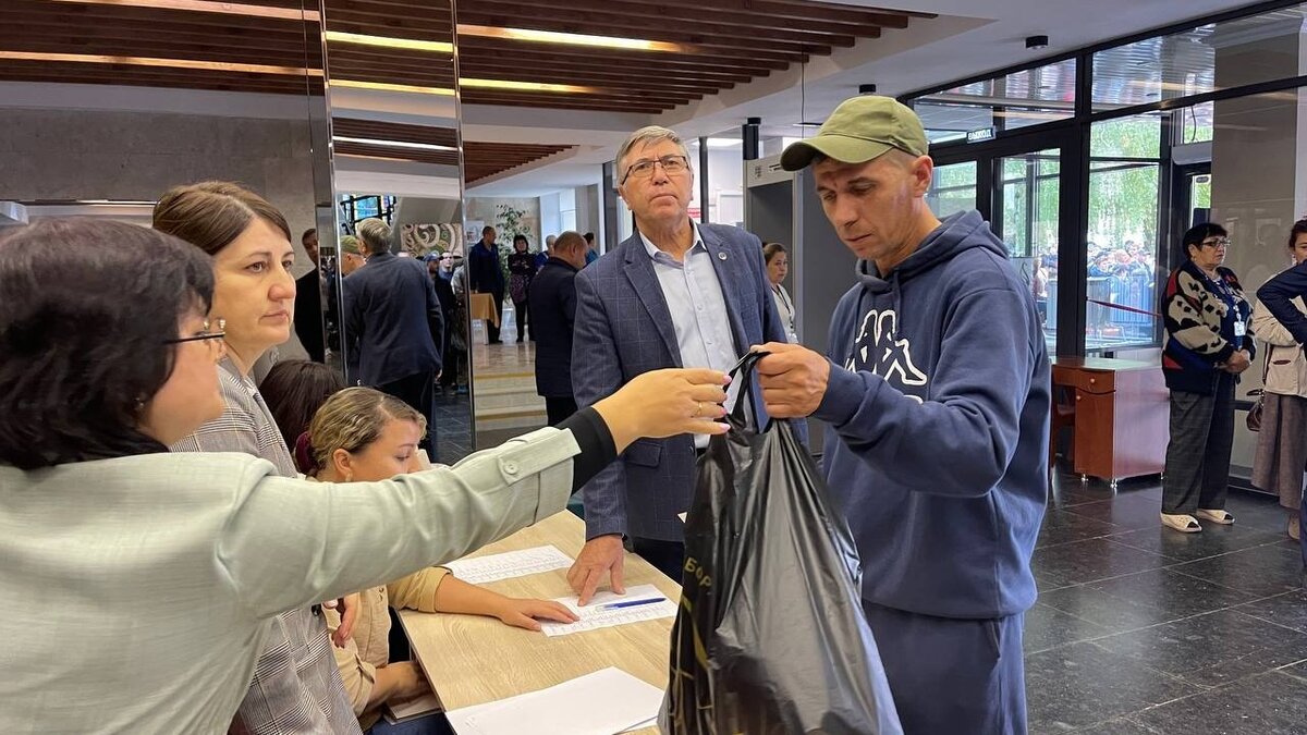     В Набережных Челнах семейная пара собрала несколько десятков наборов для мобилизованных военнослужащих. Об этом сообщила пресс-секретарь мэрии автограда Римма Мухаметзянова в своем Telegram-канале.