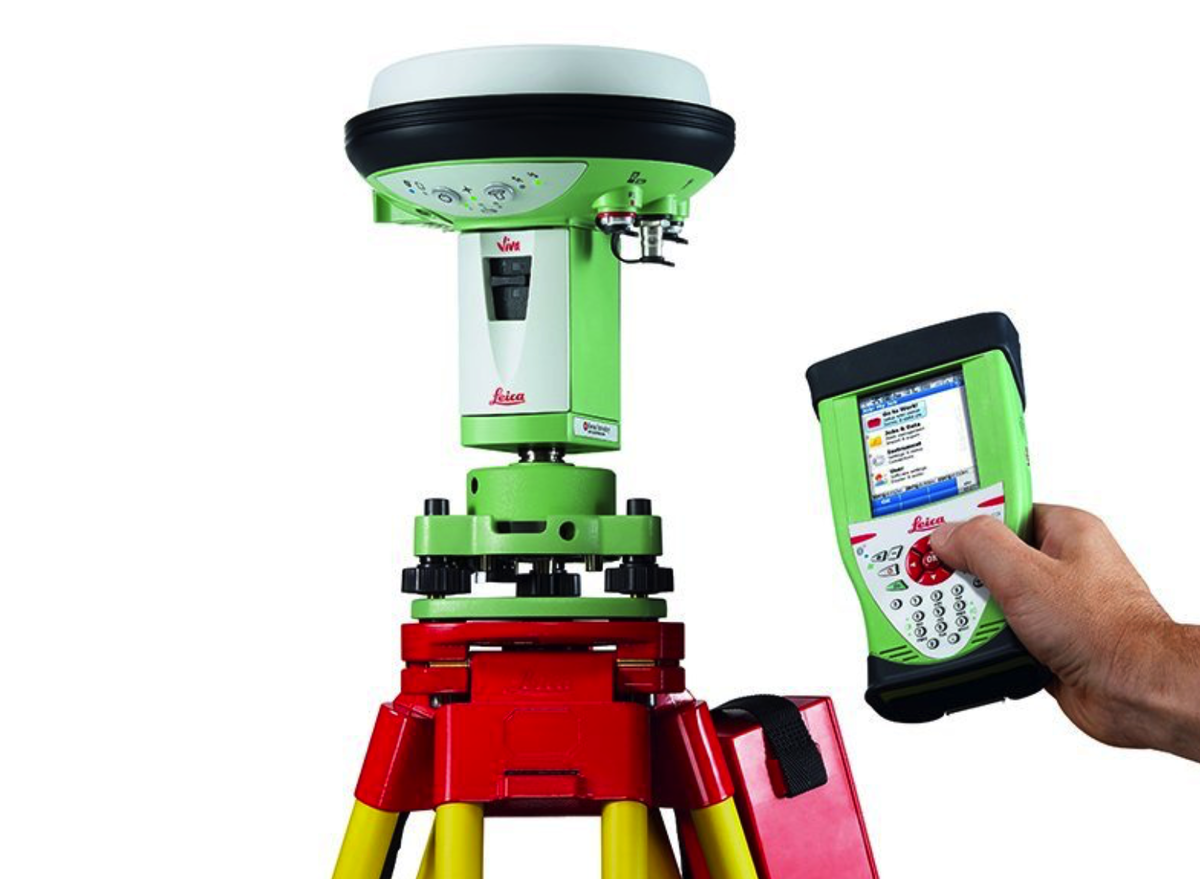 Leica GS15 – универсальный прибор серии Leica Viva, сочетающий в себе антенну, приемник GNSS-сигналов, GSM/Radio модем и аккумулятор.  Leica GS15 характеризуется возможностью полной модернизации от начальной комплектации с одночастотным приемником радиосигналов до профессиональной версии, работающей на прием GPS (L2, L5), GLONASS, Galileo. Наличие тех или иных опций можно варьировать по мере необходимости, докупая новые и модернизируя прибор до требуемого уровня. Это очень удобно и, что немаловажно, экономически оправдано. Приемник поддерживает работу по технологии leica SmartLink.