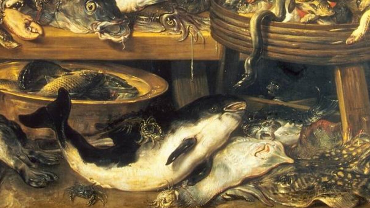 Морская свинья на картине Франс Снейдерса «Рыбная лавка». Под свиньей — скаты. Слева и выше в тазу — скучные карпы