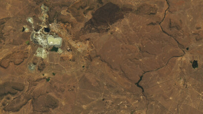    Место до разлива и после. Источник: Lauren Dauphin/NASA Earth Observatory/Landsat