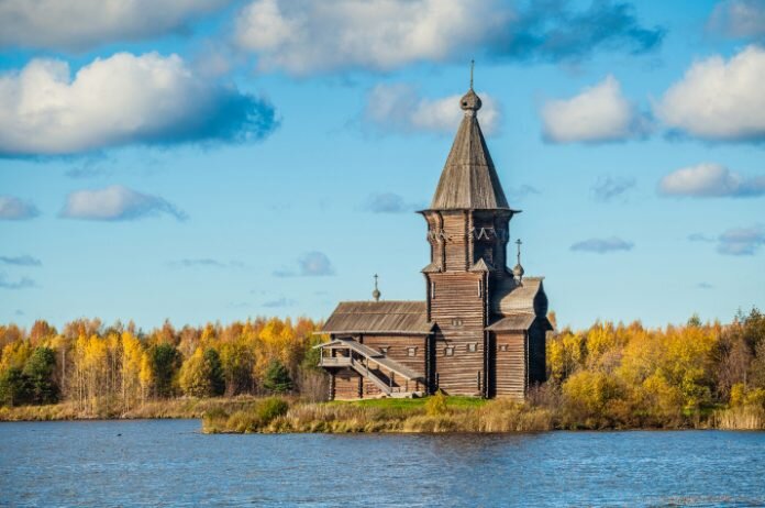 
Источник: https://www.rgo.ru/ru/article/neudobnoe-nasledie-pochemu-derevyannoe-zodchestvo-russkogo-severa-na-grani-ischeznoveniya