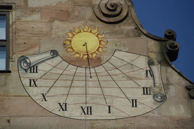 Временной критерий играет роль при диагностике психических расстройств, однако в случае с социальной тревожностью для нас важнее проявления проблемы и способы, к которым человек прибегает, чтобы с ней справиться. Иллюстрация: Seemann (MoegueFile)