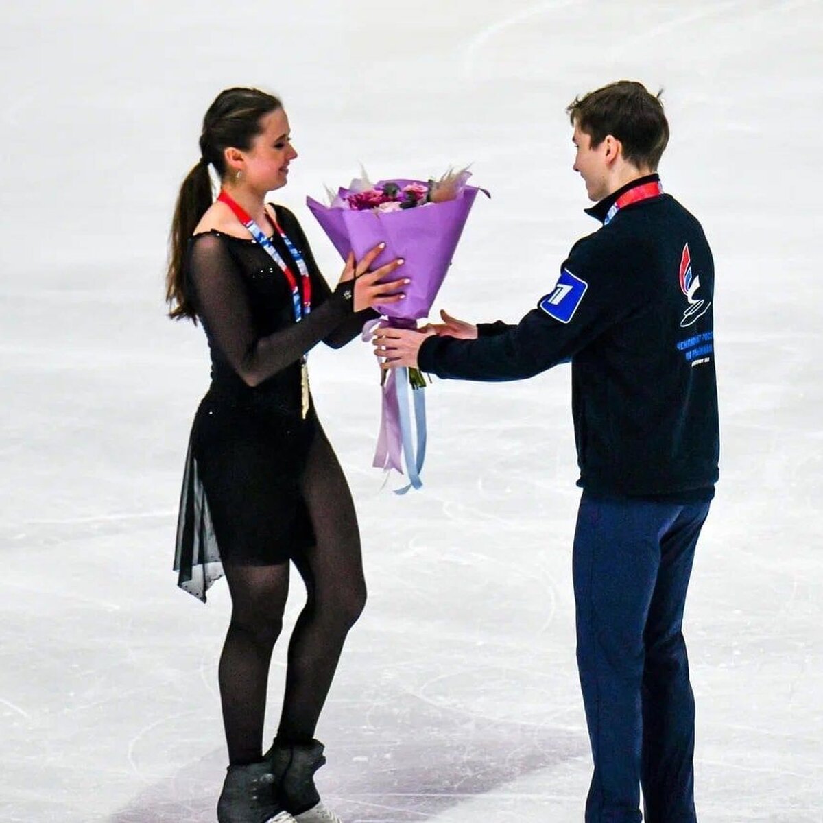 Камила валиева кубок первого канала 2022. Командный прыжковый турнир по фигурному 2024. Российские фигуристы в пекине 2022. Командный прыжковый турнир по фигурному 2024. Камила валиева чемпионат россии по прыжкам.