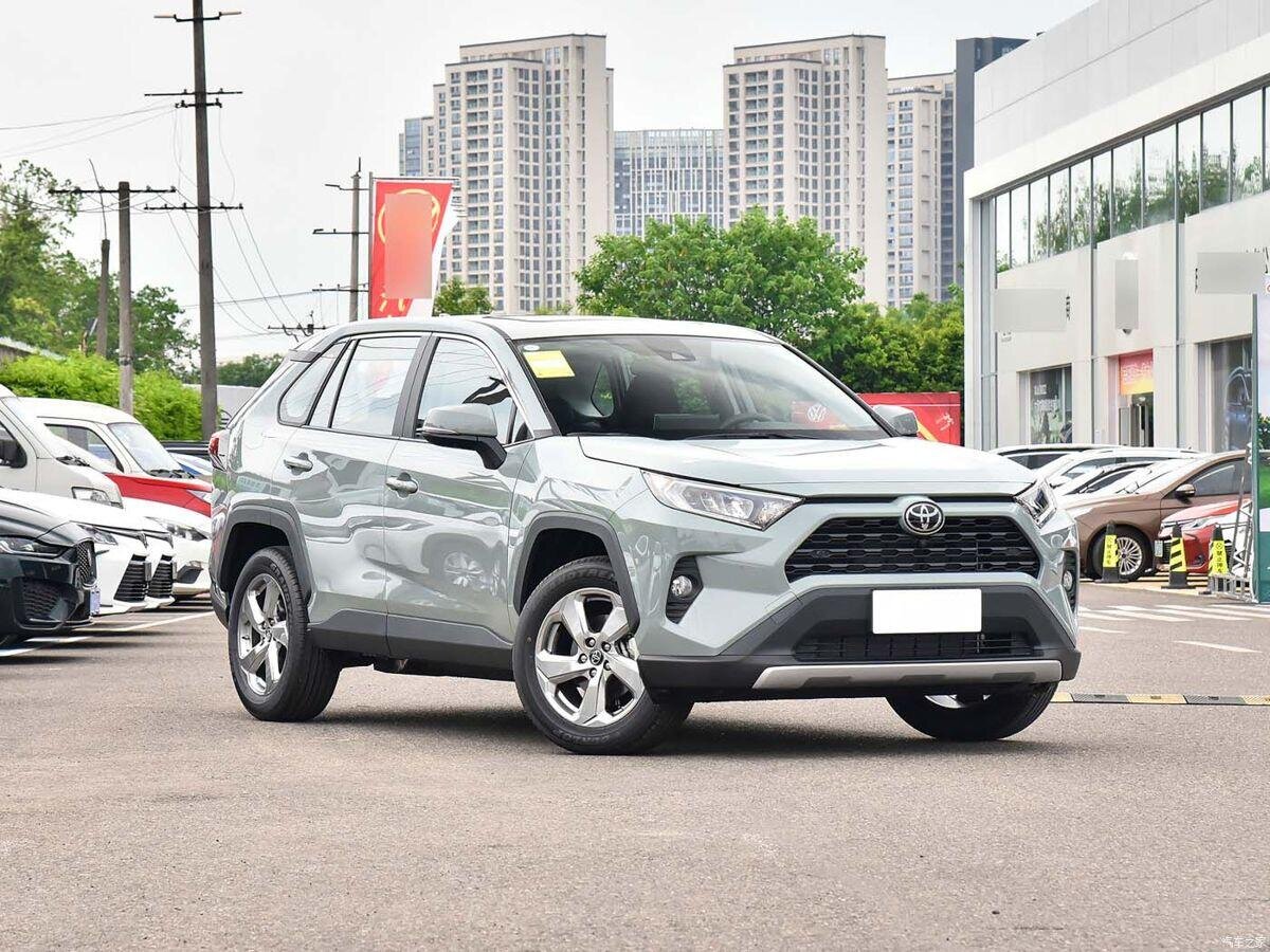 Смотрим на эксклюзивные комплектации Toyota RAV4, которых раньше не было в  России | КЛЮЧАВТО | Дзен