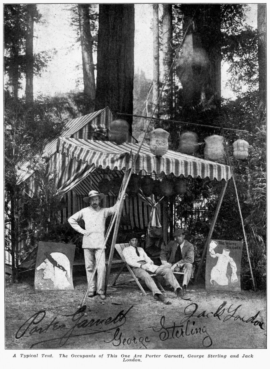    1900-е, члены Богемского клуба отдыхают под тентом в роще. Слева направо: писатель Портер Гарнетт, писатель Джордж Стерлинг, писатель Джек Лондон