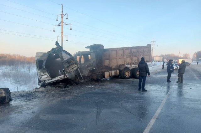    Скорая столкнулась с грузовиком. Фото: МВД по Томской области