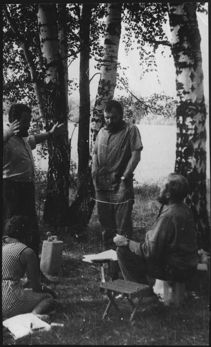 Елена Строева (?), Александр Мень, Юрий Титов, Александр Солженицын, 1960-е / общедоступное фото