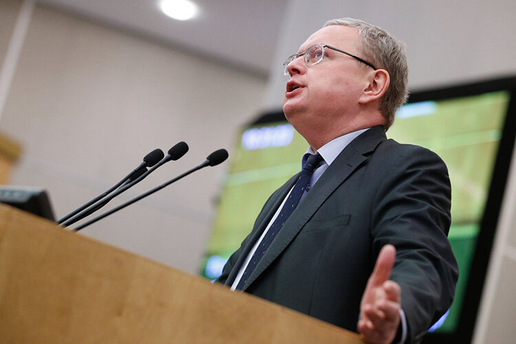  Михаил Делягин: «Этот исламский банкинг возлагает очень большие обязанности на Банк России по регулированию, контролю и так далее. К сожалению, не смог найти в нашей базе данных заключение от Банка России, но не сомневаюсь, что оно есть, потому что мы не можем действовать по принципу «без меня меня женили» Фото: duma.gov.ru