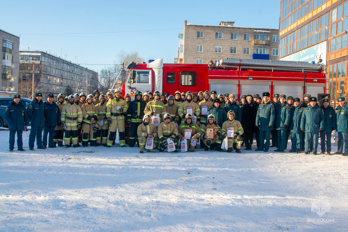 ❗💪👩‍🚒В городе Чернушка Пермского края проведены соревнования  «Вертикальный вызов» | МЧС Прикамья | Дзен