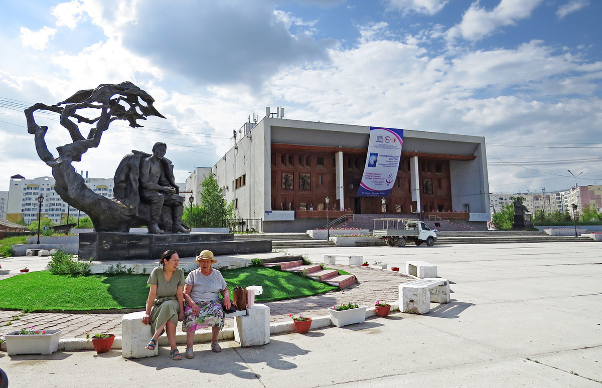 Проспект на вечной мерзлоте. Гуляем по центру Якутска | Субъективный  путеводитель | Дзен