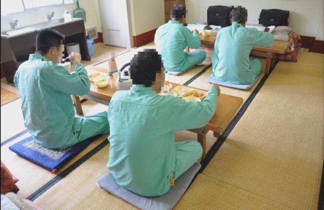 Обед в японской тюрьме. Источник: https://jpstore.onlinecheaps2022.ru/category?name=%E5%88%91%E5%8B%99%E6%89%80%20%E6%9C%BA