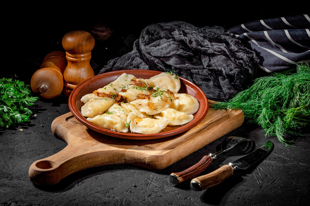     Вареники с картошкой: несколько рецептов на выбор, в том числе с соусом из лисичек