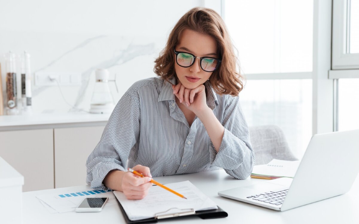 Перед Новым годом важно проанализировать все свои траты.  Фото: freepik.com