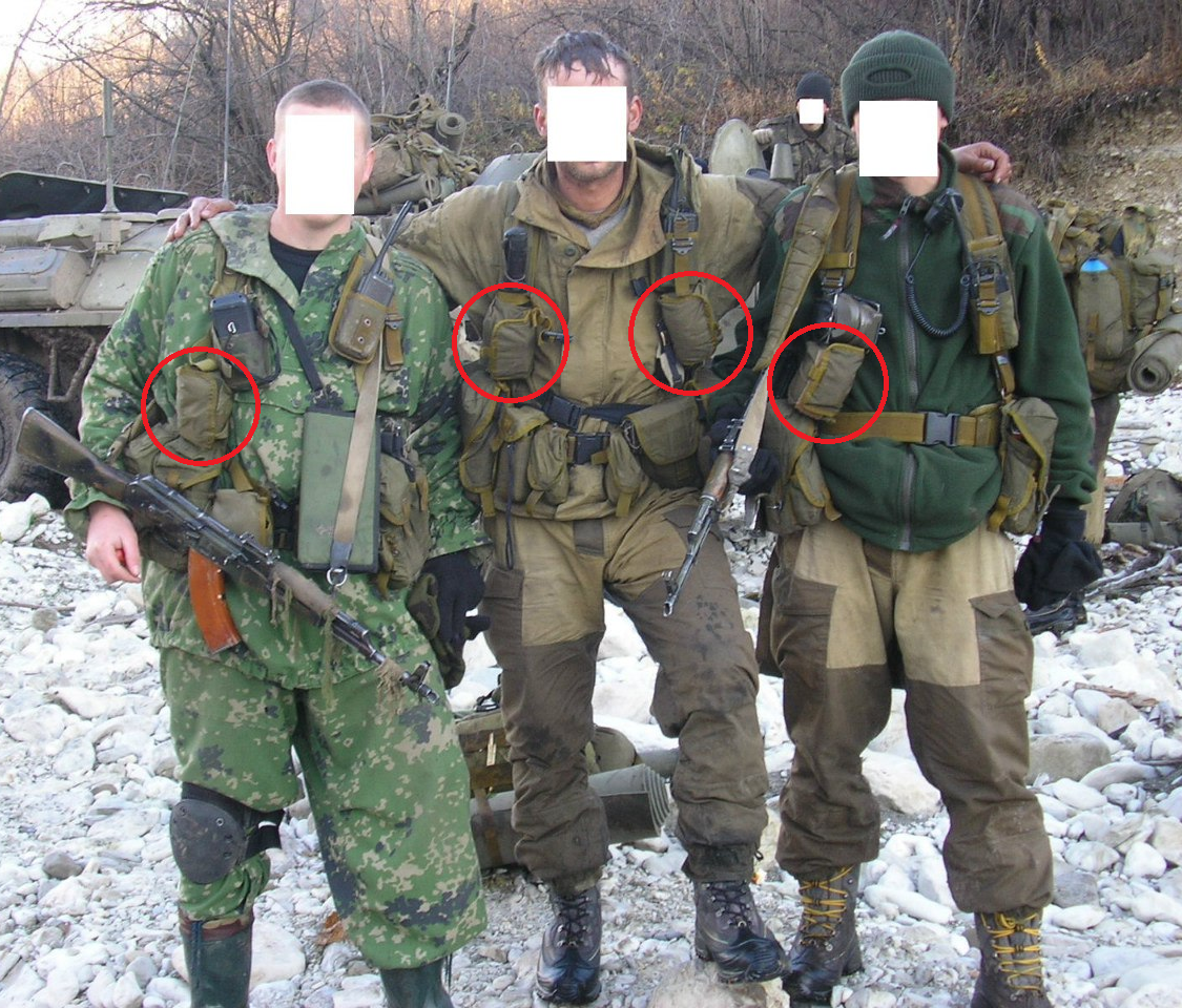 Пример размещения подсумков под ИПП\жгут: передние лямки РПС (ременно-плечевой системы). 