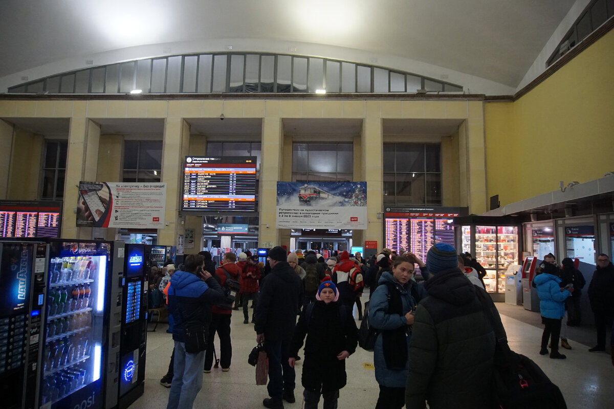 Финляндский вокзал утром (Фото автора).