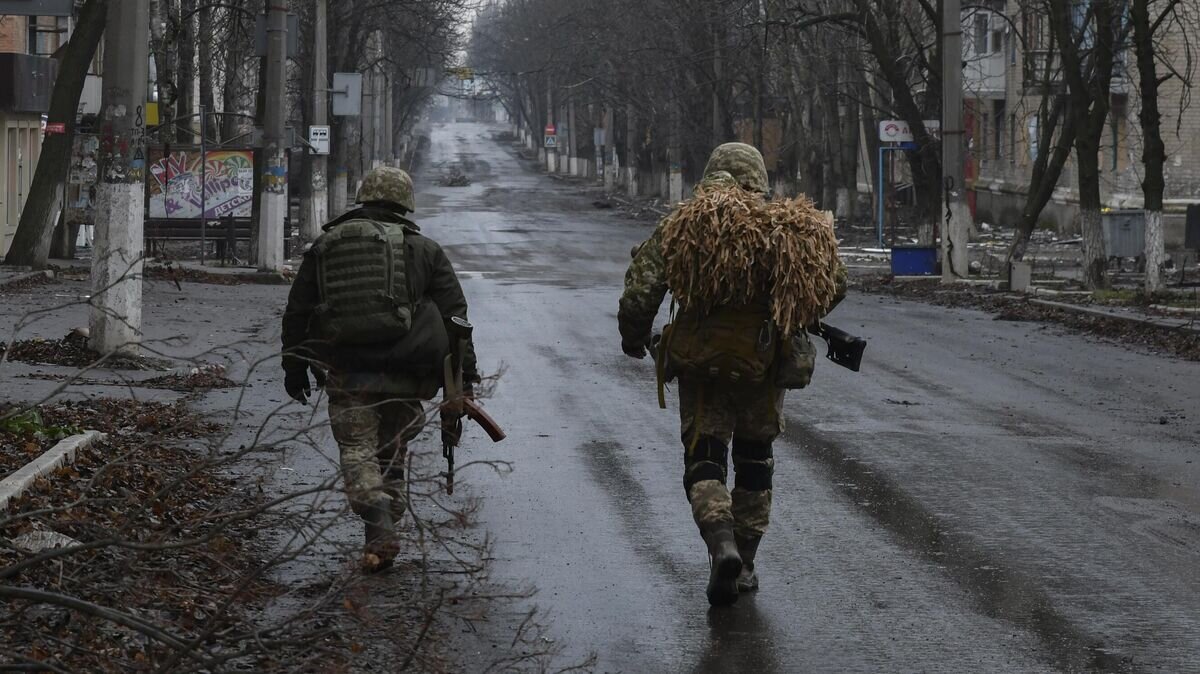    Украинские военные в Артемовске (украинское название — Бахмут)© AP Photo / Andriy Andriyenko