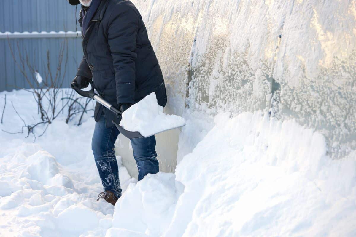 Снег искусственный для декорирования елки. Можно ли использовать снег. Растапливание снега. Имитация снега. Можно ли использовать снег.