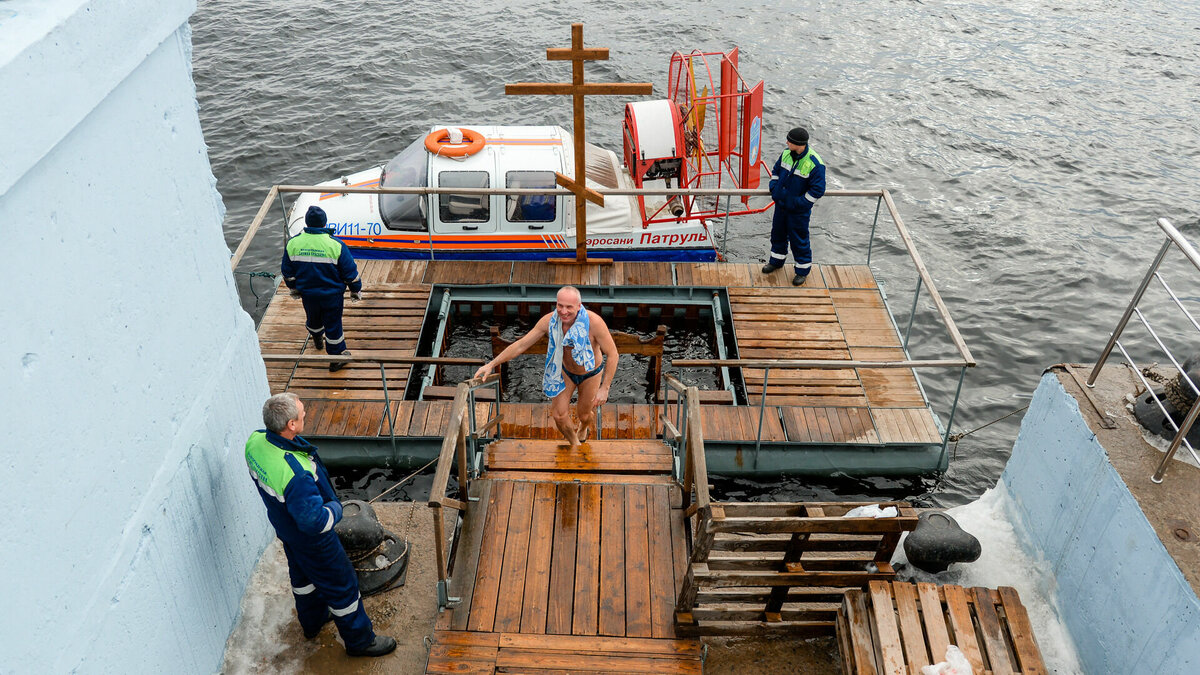     В городе Волжском Волгоградской области муниципальные власти решили увеличить количество мест для крещенских купаний. Дополнительная купель будет организована в речпорту, сообщили в мэрии.