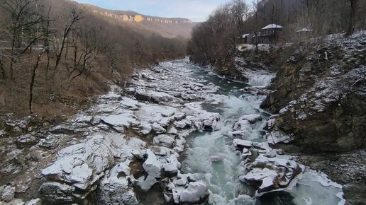 Река Белая в январе рядом с водопадами Руфабго