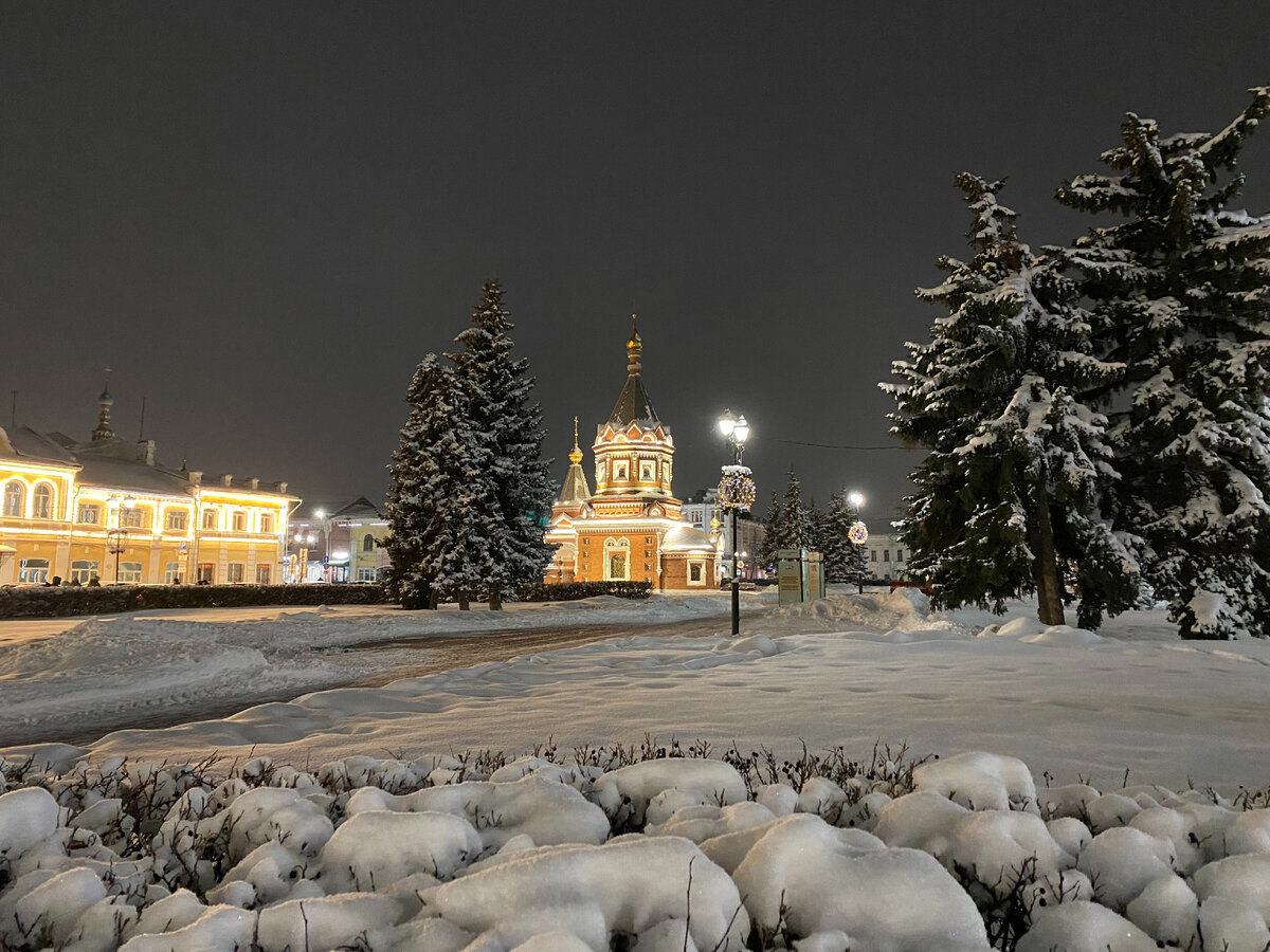 Та же часовня вечером. Фото автора.
