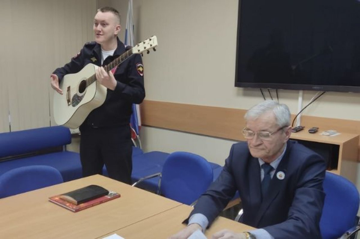    Свердловские полицейские провели акцию к годовщине освобождения Ленинграда