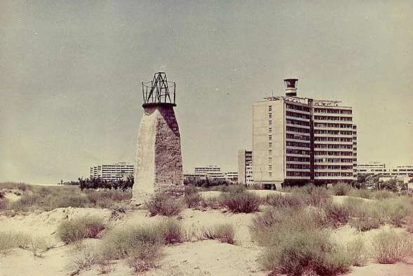 Старый и новый маяк.