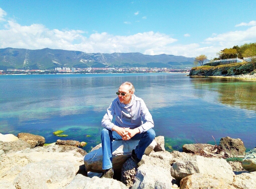 Михаил Лекс, автор рассказа (Геленджик, дикий пляж на Толстом Мысе)