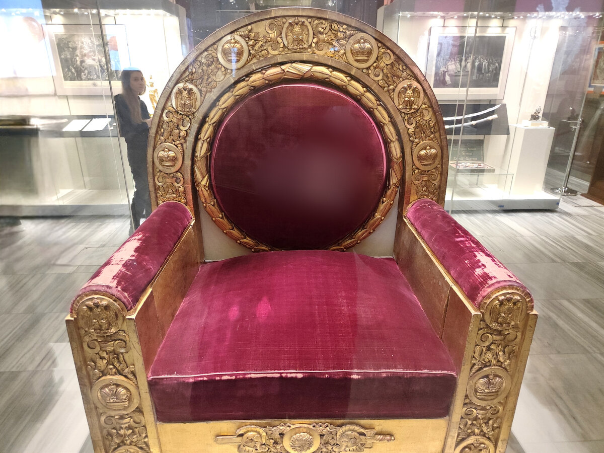 Кресло Александра I, сани Наполеона и другие уникальные экспонаты