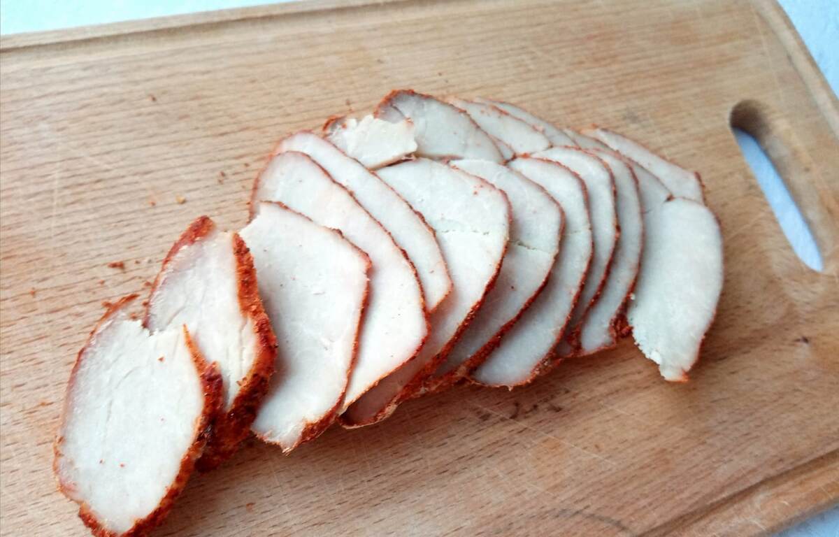 На тонкие пластины режется замечательно. 