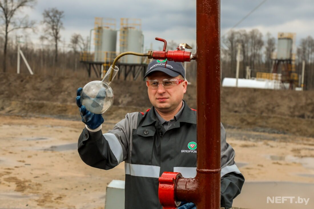 приток нефть. водонапорный режим разработки нефтяных месторождений. приток нефть. схема добычи нефти из пласта. приток нефть.
