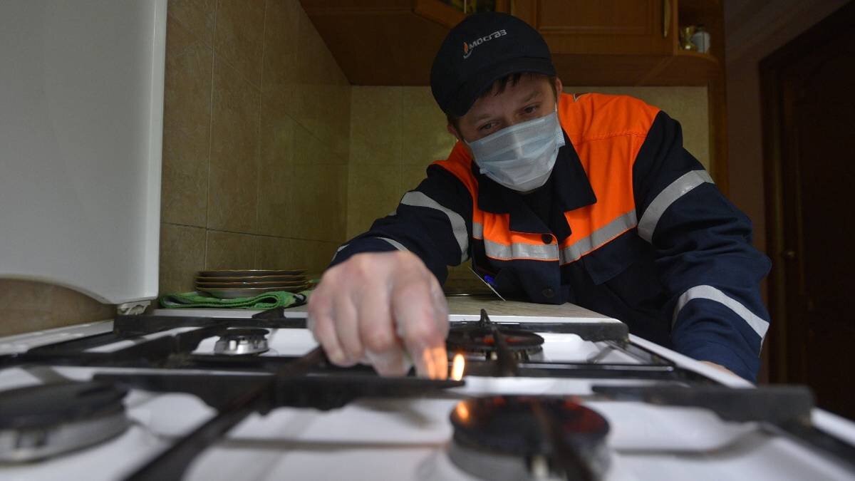 Слесари мосгаза. Взрыв на предприятии. Слесарь вдго. Проверка газового оборудования. Удостоверение мосгаз.