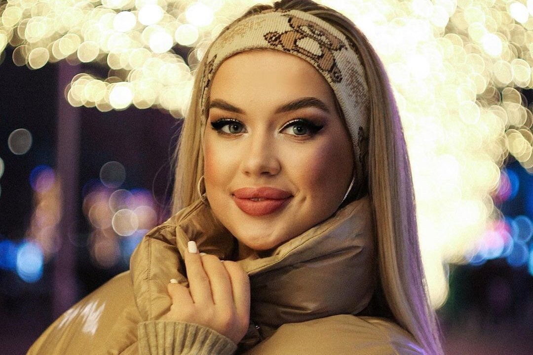     «Я истекаю кровью»: звезде «Дома-2» Яне Африкантовой разбили голову бокалом в ночном клубе