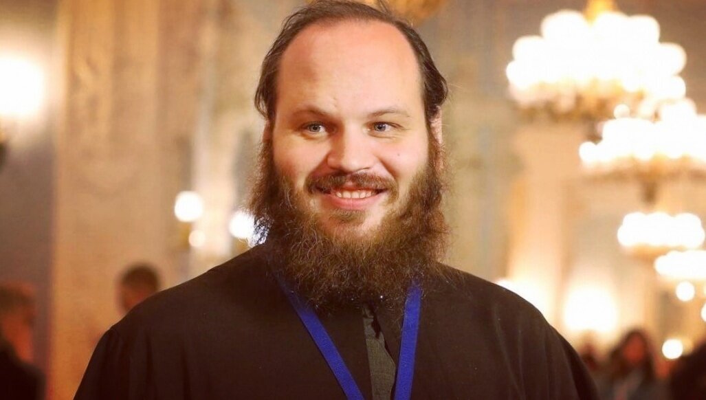 Павел Островский — иерей, настоятеля храма великомученика Георгия Победоносца в Московской области, проповедник, миссионер, блогер, участник проекта «Батюшка - онлайн», руководитель благотворительной организации «Добрые дела».