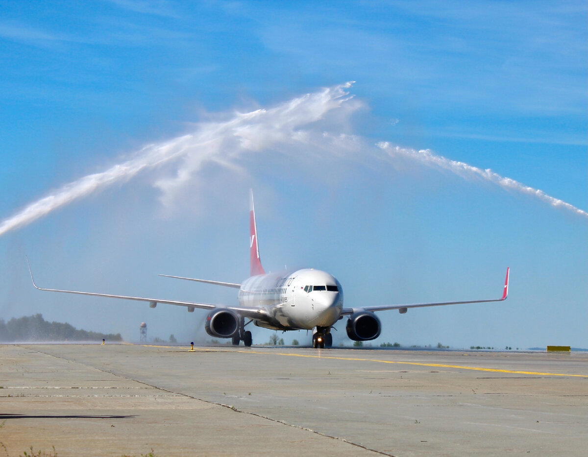 Томск казань самолет прямой. Встречает самолет. Boeing 737-800 Turkmenistan Airlines.