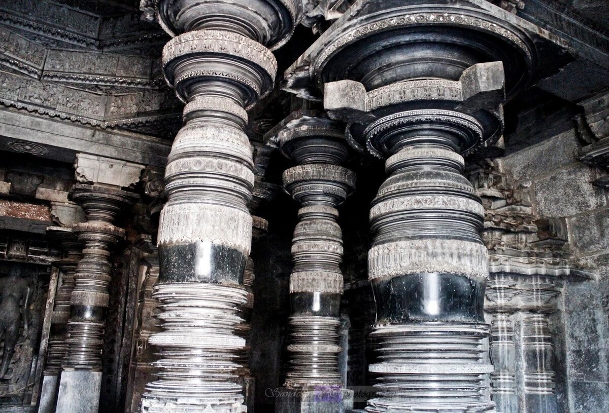 Бангалор храм с колоннами