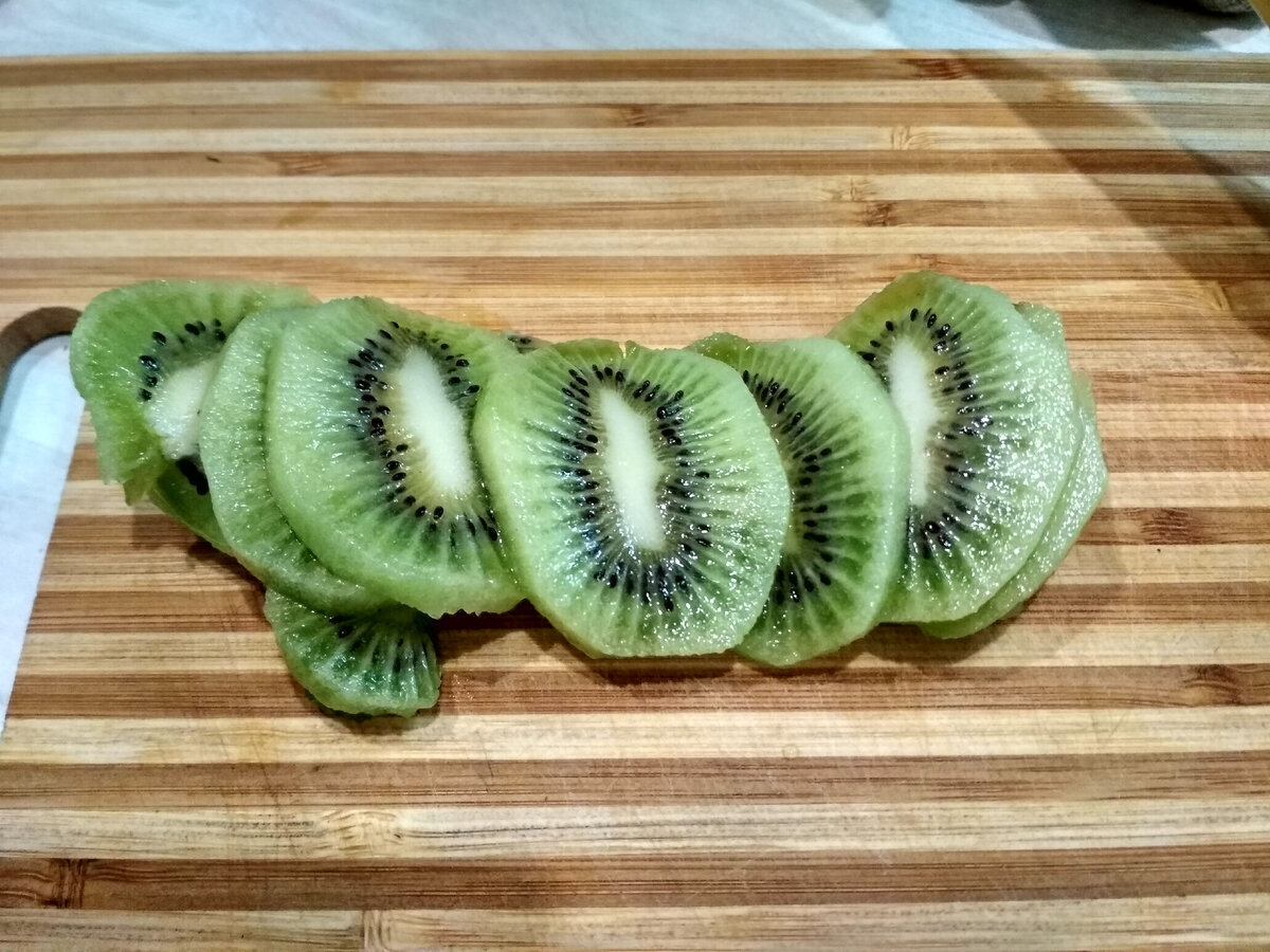 Творожный десерт с киви