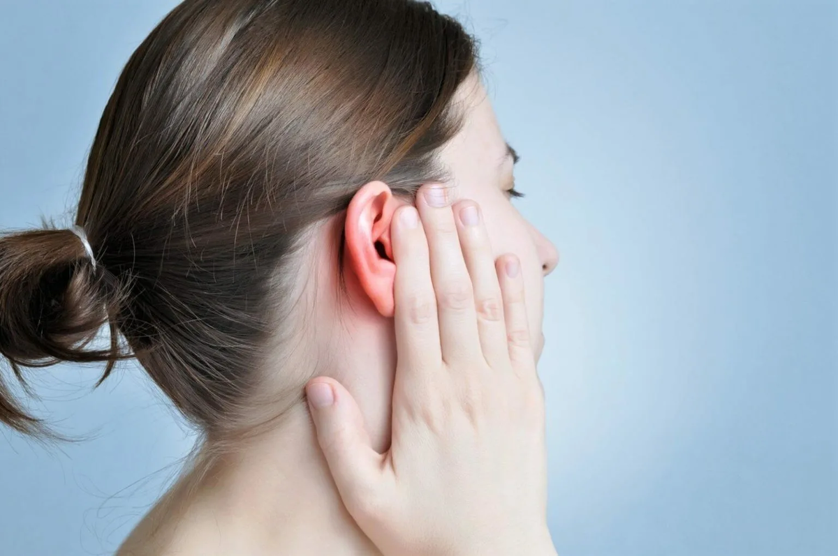 Причина почему болит ухо