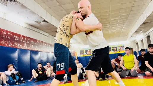 Скручивание с захватом за руку и шею, движением предплечья. Османов ...