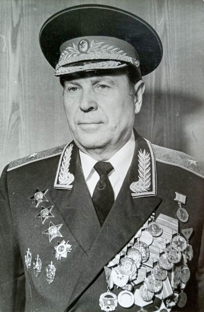 Случчанин, Николай Петрович Новик, с 30 июля 1952г. по 5 марта 1953г. был назначен и исполнял обязанности начальника управления охраны высших должностных лиц страны, включая его руководителя И.В. Сталина.