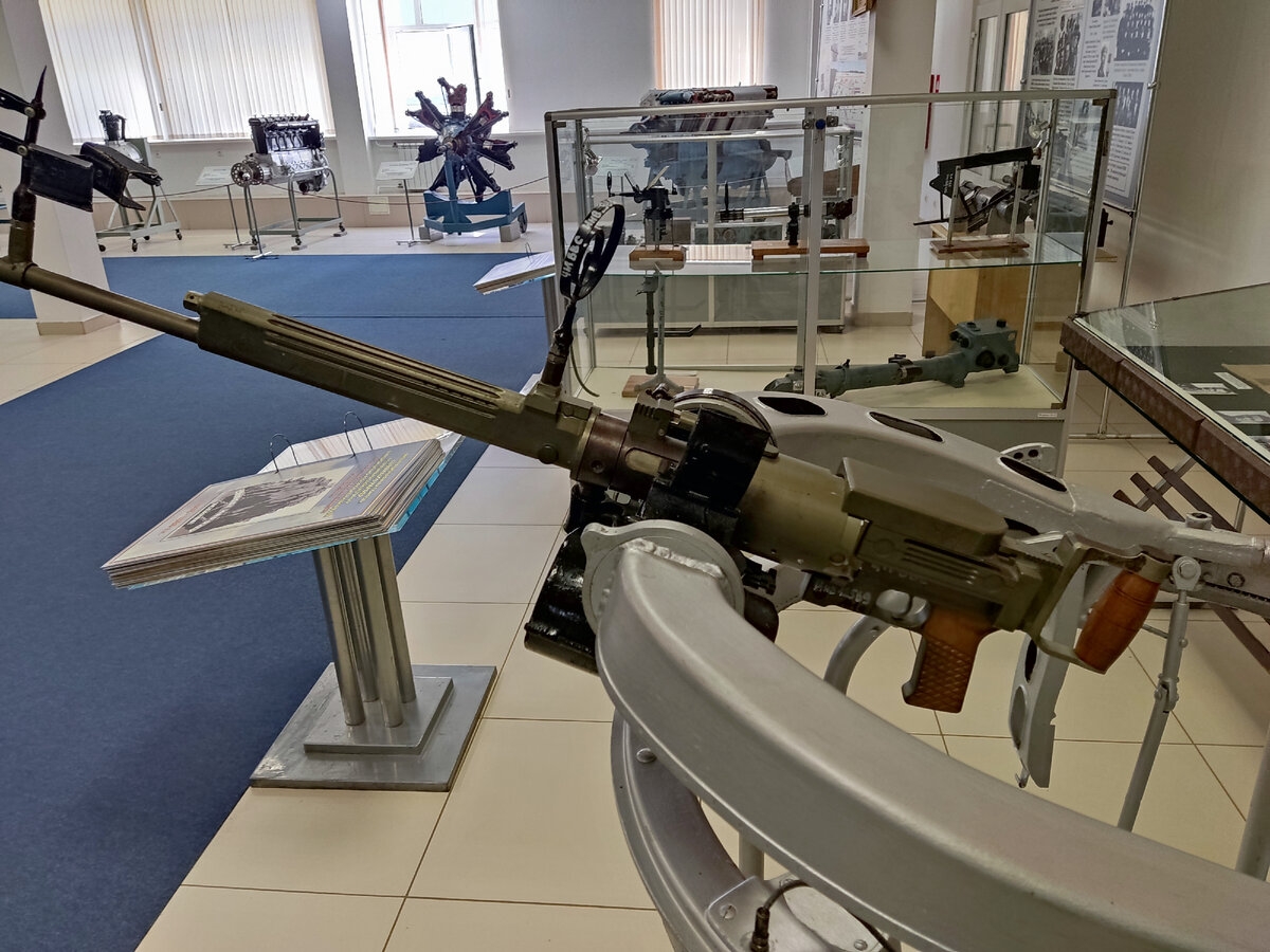 Турельный вариант 7,62-мм пулемета ШКАС. (Экспонат Центрального музея ВВС) 