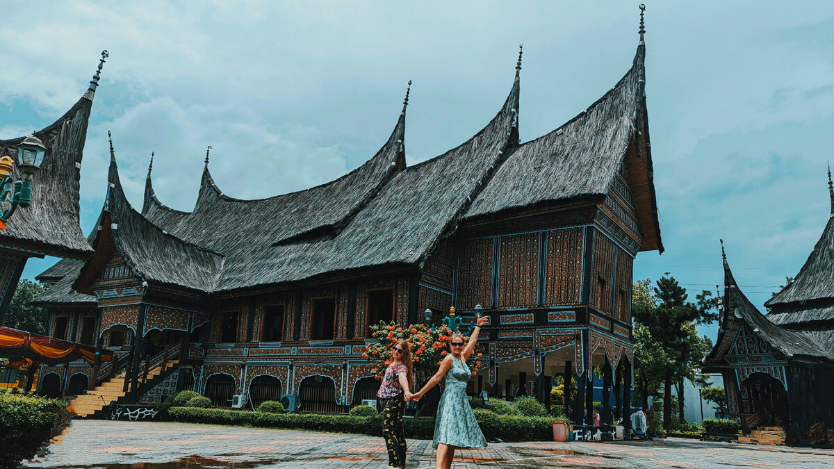 Вид на дома из Западной Суматры