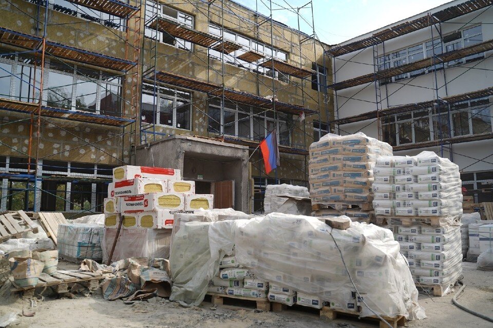     Силами специалистов Северной столицы восстановлены здания трех средних школ и трех детсадов Александр ИВАНОВ