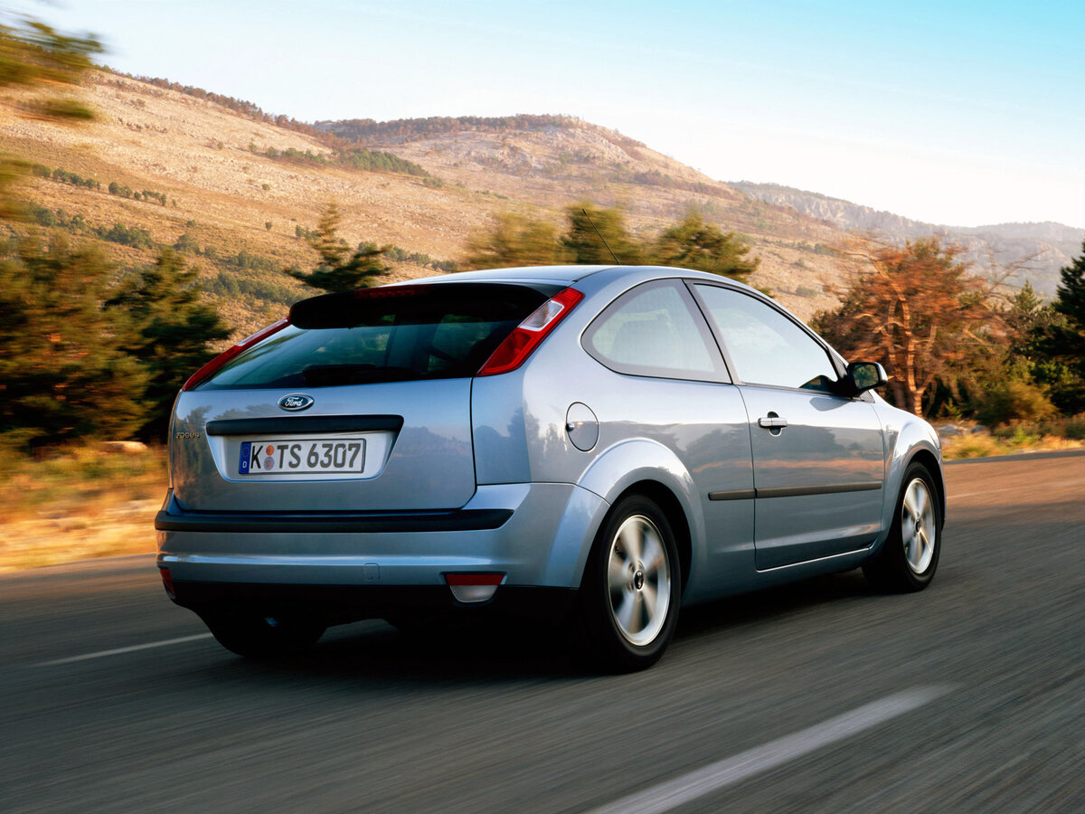 Форд фокус 2 поколения. Ford Focus 2 хэтчбек. Ford Focus II хэтчбек 2004. Ford Focus 2 купе седан.