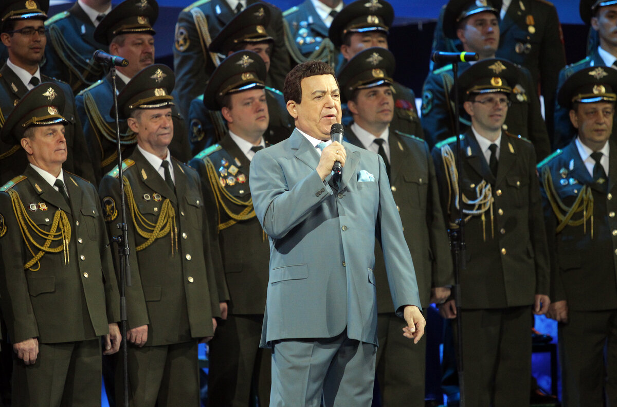 Иосиф Кобзон в 2012-м. Фото Алексей Беззубов, photo.khl.ru