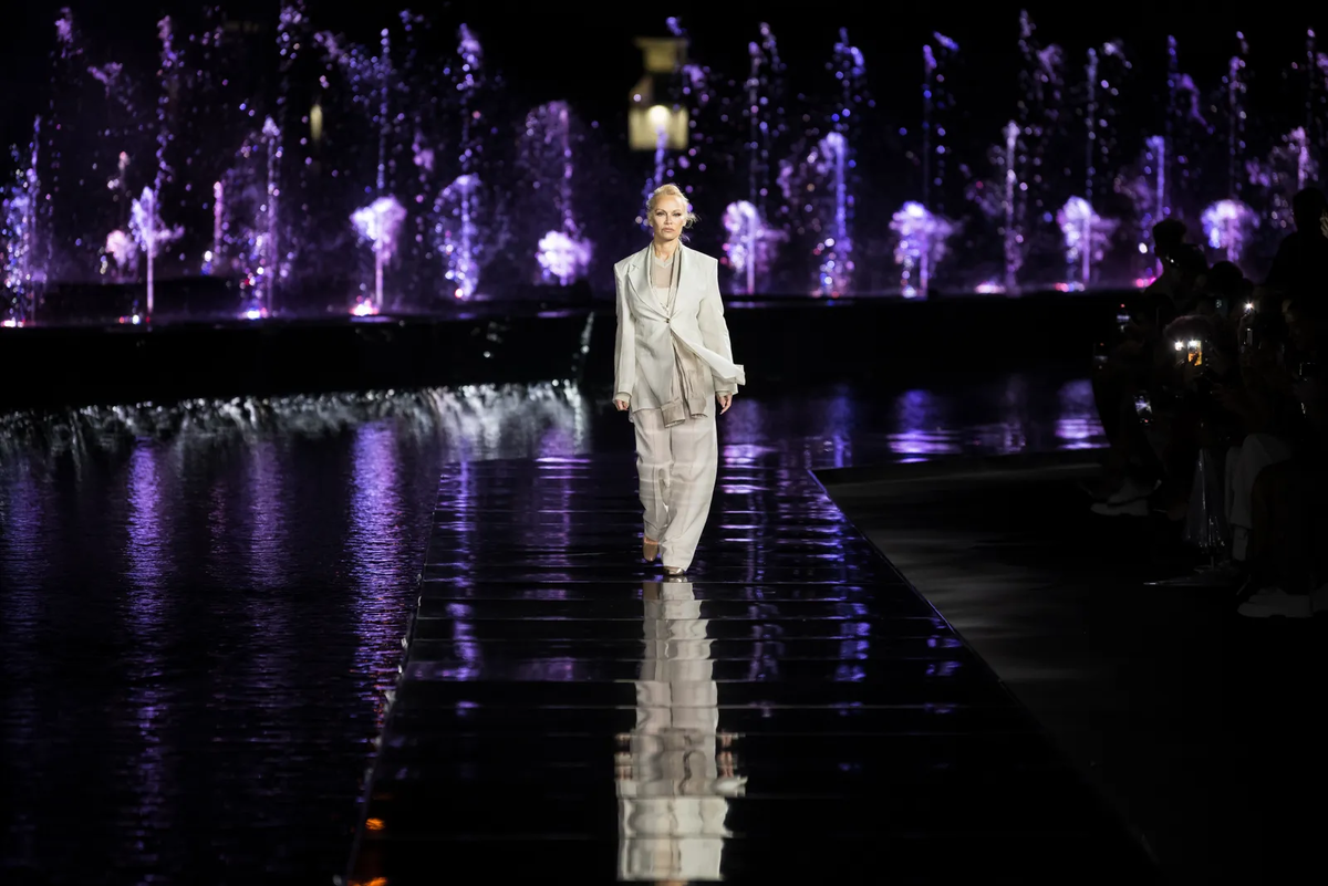 Памела Андерсон открывает шоу Boss весна-лето 2023 Jason Koerner/Getty Images