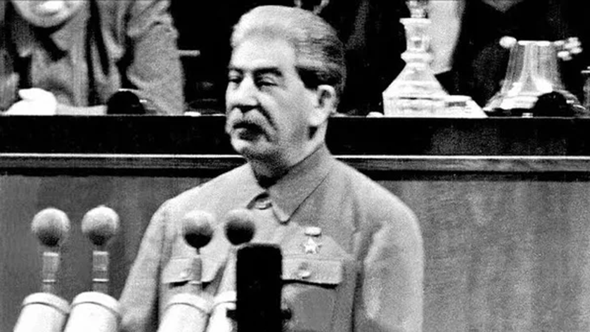 Сталин на иностранных. Сталин на 19 съезде ВКП Б. Иосиф Сталин 1952. 19 Съезд КПСС. Сталин на 16 съезде ВКП Б