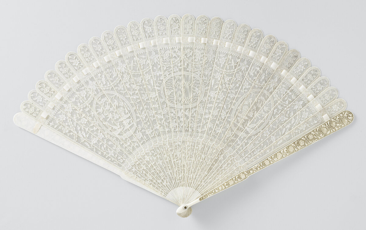 Складной веер из слоновой кости, 1780 г., 45х27,3 см. Китай, Гуанчжоу. 